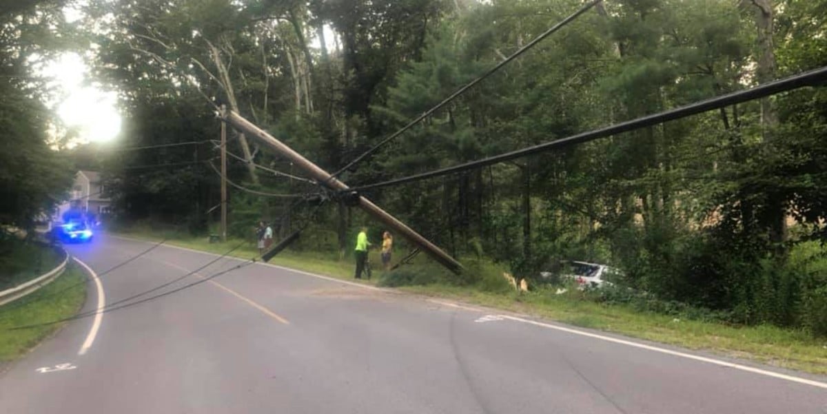 VIDEO: Driver Crashes into Utility Pole in Berlin while Texting
