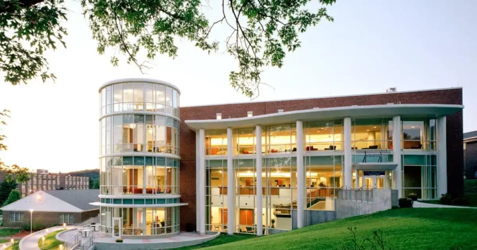Free community college drives 43% enrollment jump in Massachusetts